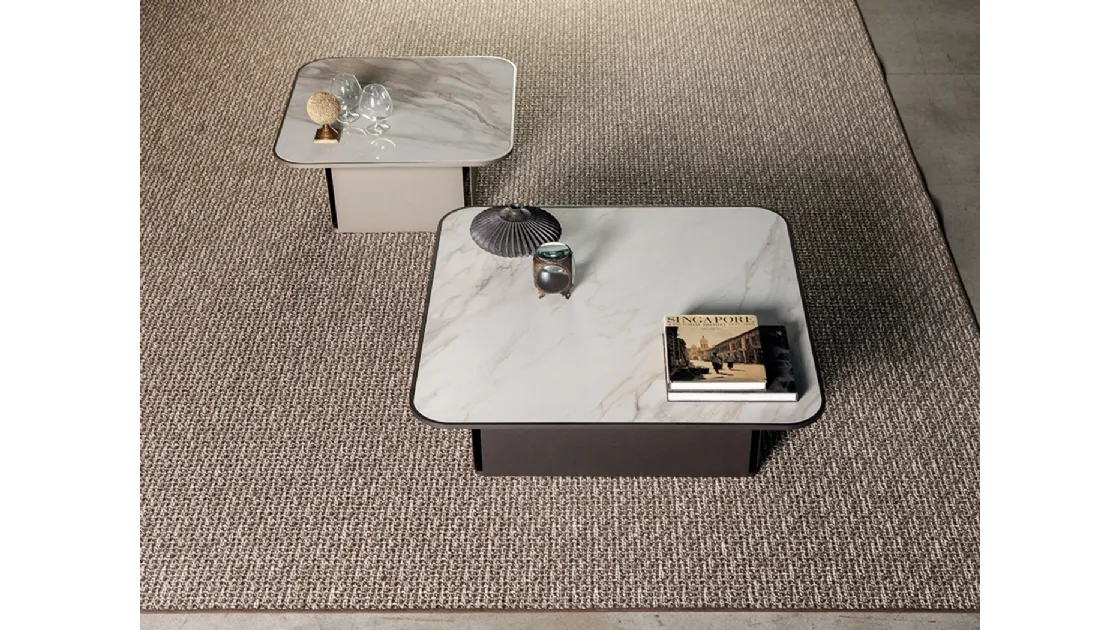 Tavolino moderno Bloom con top in gres porcellanato e base in metallo di Tonin Casa