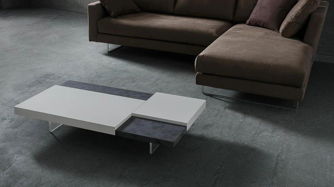 Tavolino di design in laccato supportato da un pannello in melaminico con piedini trasparenti Erica di La Primavera