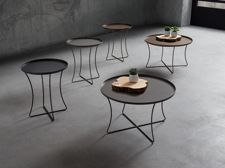 Tavolino rotondo in metallo verniciato Mia di La Primavera