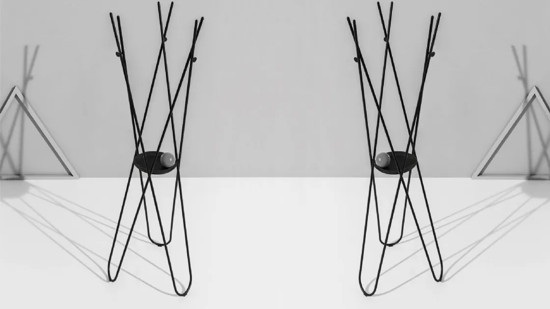 Appendiabiti Wdrobe in metallo curvato Nero goffrato di Sovet