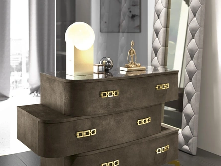 Specchiera Duse con cornice in ecopelle imbottita di Adriatica