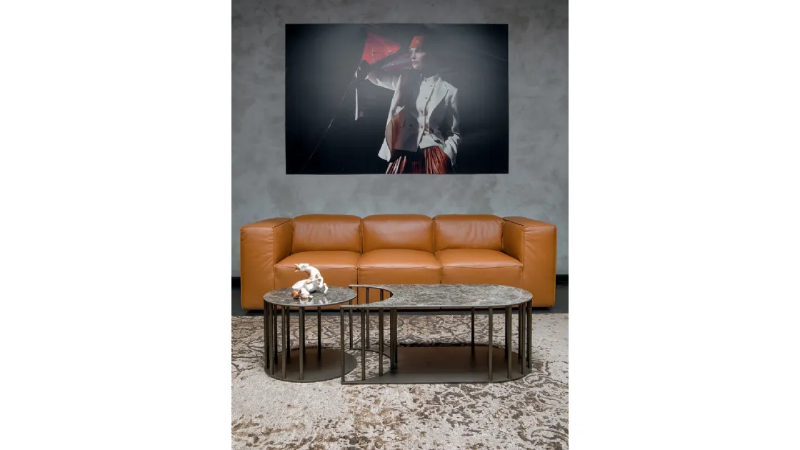 Tavolino Sinergy formato da due tavolini complementari con top in gres porcellanato e struttura in metallo di Tonin Casa