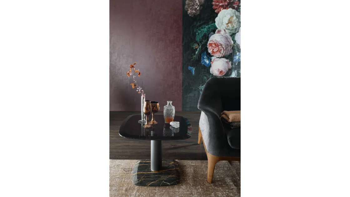 Tavolino Botero con base in marmo, metallo e top vetro di Tonin Casa