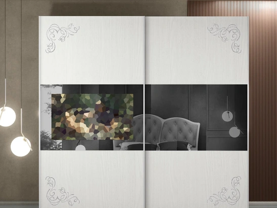 Armadio con ante scorrevoli in Frassino Bianco e decori in vetro glitter Argento con fascia a specchio Stopsol Fanny di Adriatica