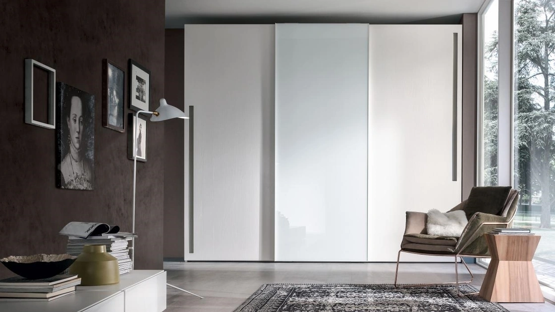 Armadio con ante scorrevoli in legno laccato e laccato lucido Comp 316 di Mobilgam
