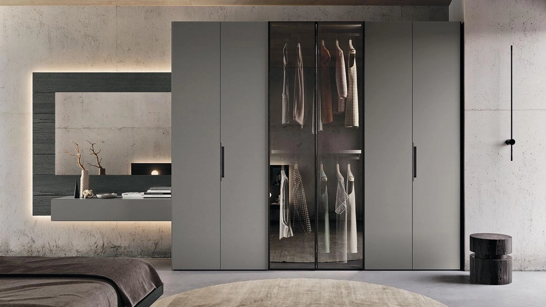 Armadio con ante battenti in laccato e vetro Comp 383 di Mobilgam