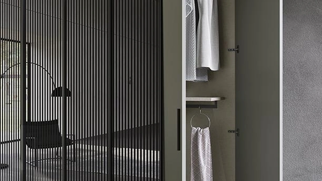 Armadio con ante battenti Comp N22 in laccato e vetro di Mobilgam