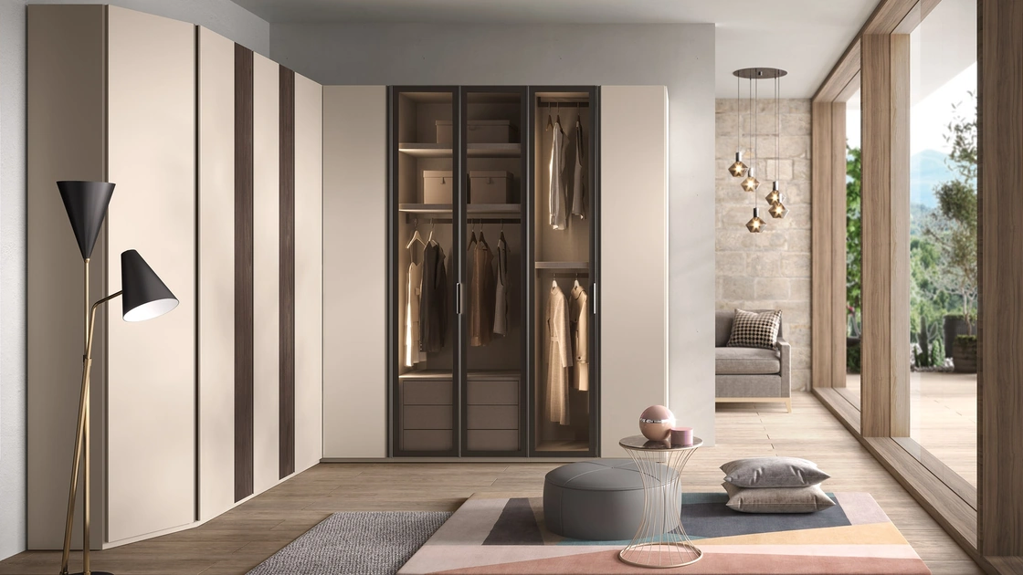 Armadio 60 ad angolo in laccato e vetro con inserti in materico con ante battenti di Corso 11