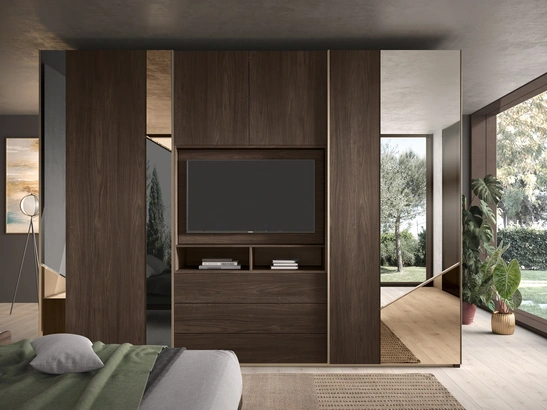 Armadio 07 con ante scorrevoli e vano porta TV di Corso 11