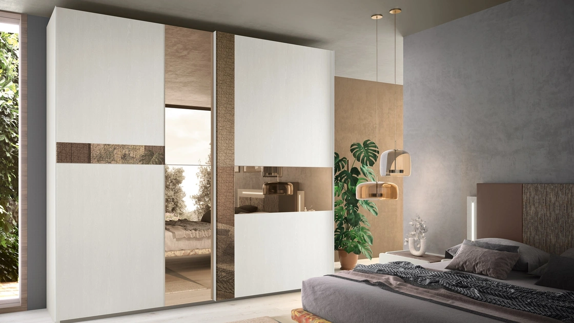 Armadio 16B con ante scorrevoli in melaminico effetto legno e inserti a specchio bronzato con e senza decoro di Corso 11