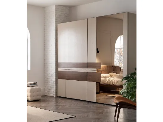 Armadio Aurea in legno con inserto a specchio di Fasolin