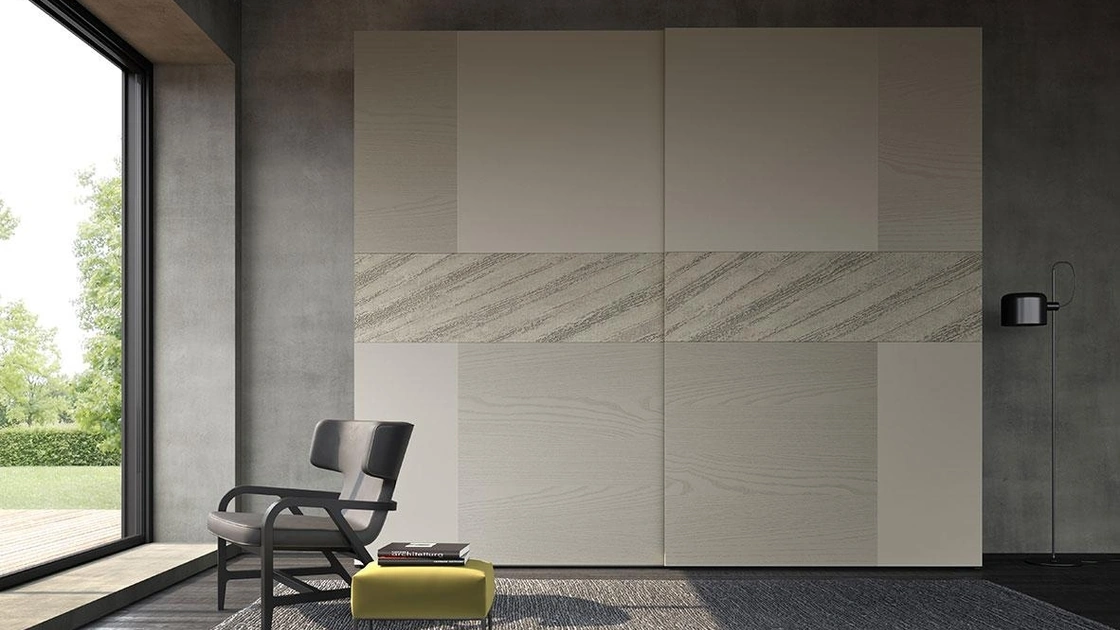Armadio con ante scorrevoli Comp 326 in laccato opaco, frassino e decor di Mobilgam