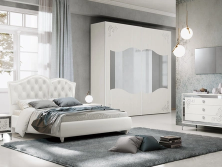 Armadio Miral con ante scorrevoli in frassino e specchio di Adriatica