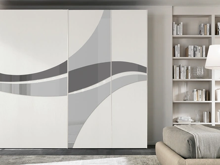 Armadio Mirea con ante scorrevoli in frassino e specchio di Adriatica