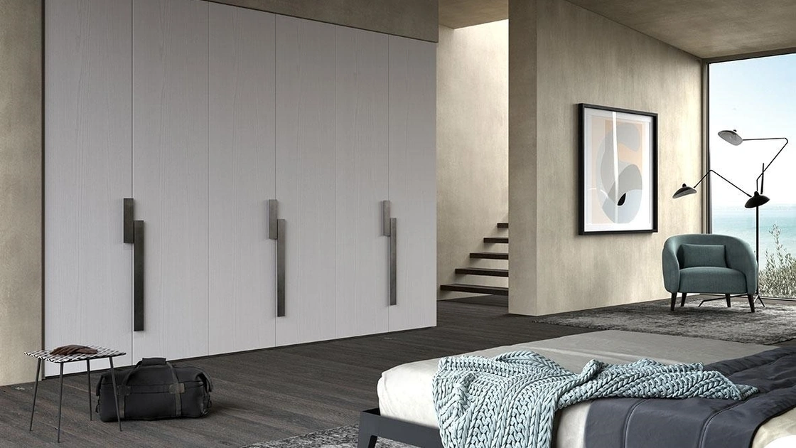 Armadio con ante battenti Comp 356 in frassino laccato ghiaccio di Mobilgam