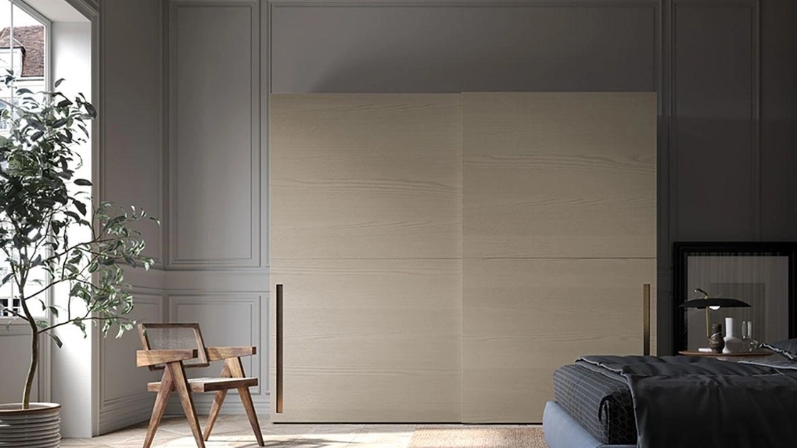 Armadio con ante scorrevoli Comp 302 in frassino di Mobilgam