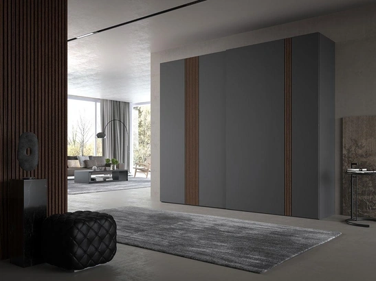 Armadio con ante scorrevoli Comp 312 in laccato opaco con inserti in frassino di Mobilgam