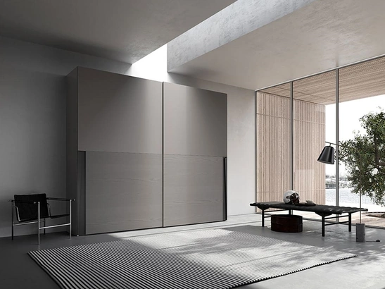 Armadio con ante scorrevoli Comp 300 in laccato opaco e legno di Mobilgam