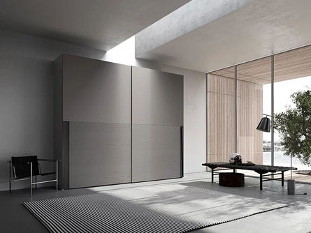 Armadio con ante scorrevoli Comp 300 in laccato opaco e legno di Mobilgam