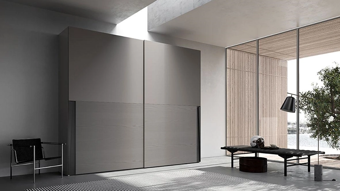 Armadio con ante scorrevoli Comp 300 in laccato opaco e legno di Mobilgam