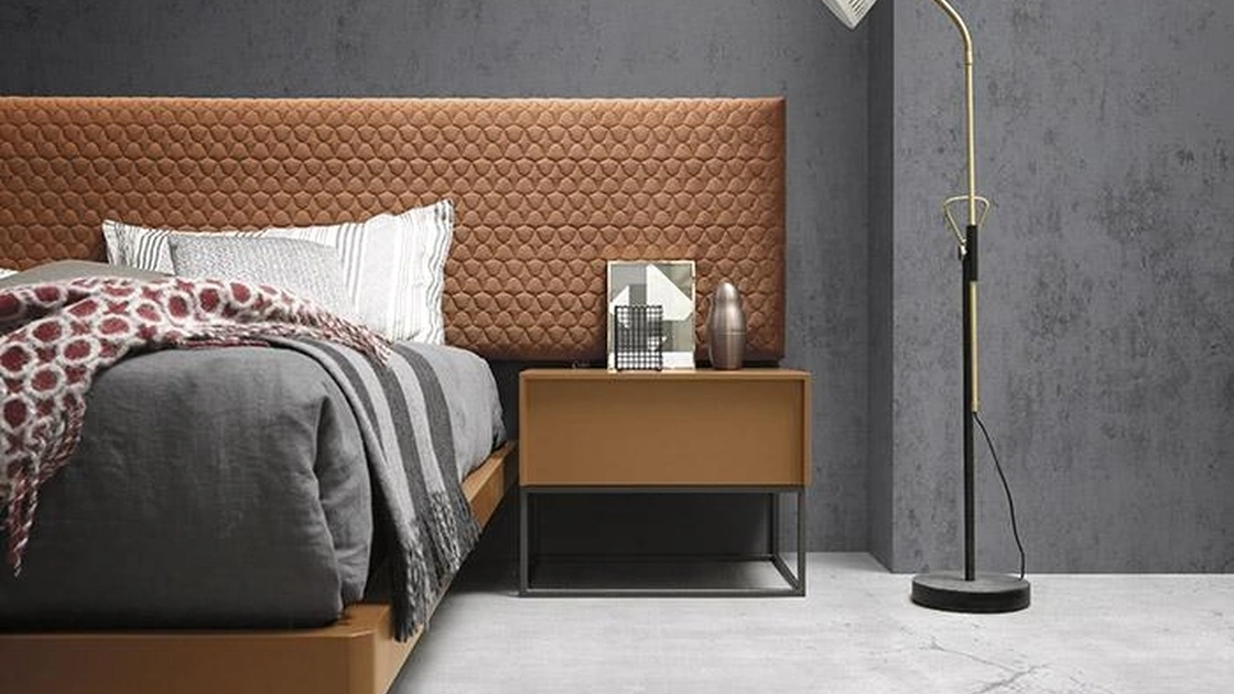 Comodino Frame in laccato opaco e metallo di Mobilgam