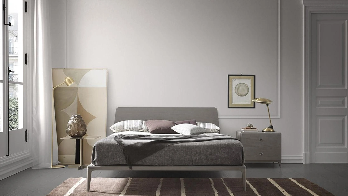 Letto matrimoniale Ariel in legno con testiera di Mobilgam