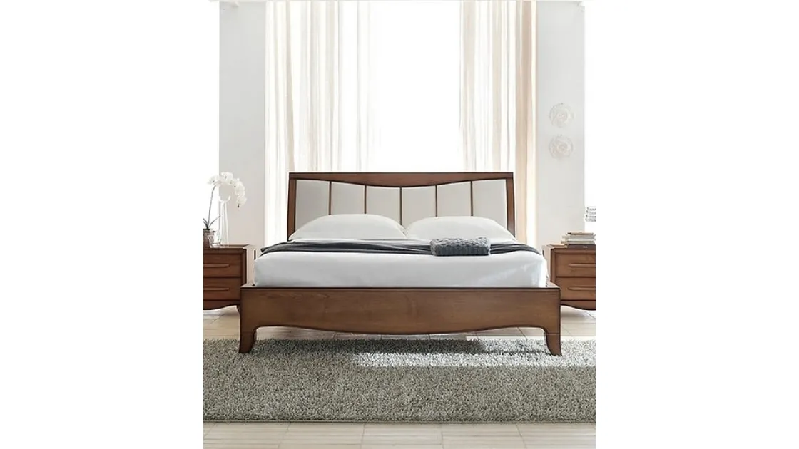 Letto in legno di Ciliegio con testiera imbottita Cristina di Fasolin
