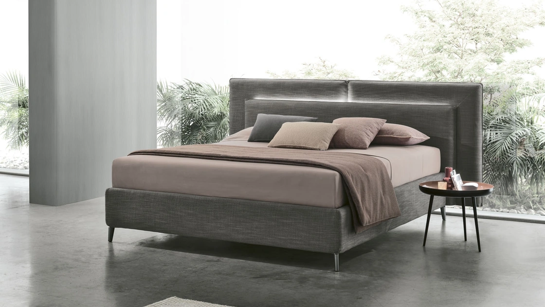 Letto in tessuto con doppia testiera Monroe di V&Nice