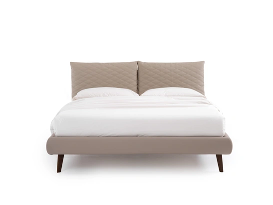 Letto con testiera trapuntata So Regular di Noctis