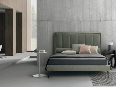 Letto matrimoniale con testiera alta e giroletto basso Ziva di V&Nice