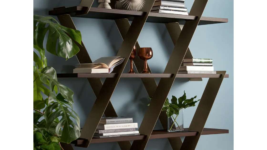 Libreria divisoria Castle in metallo con ripiani in legno di Tonin Casa