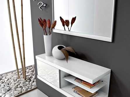 Mobile ingresso Kelly laccato opaco Bianco con anta scorrevole in vetro laccato di La Primavera