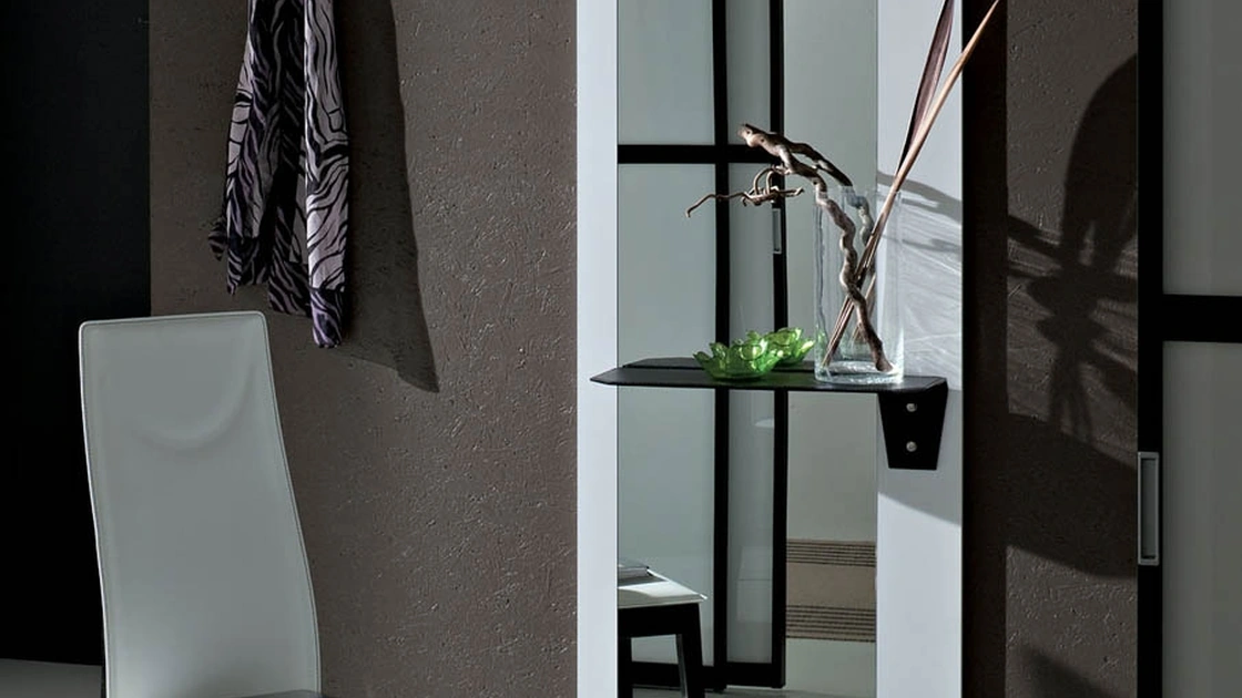 Mobile ingresso con specchio con fasce laterali in laccato Rosso Lia di La Primavera