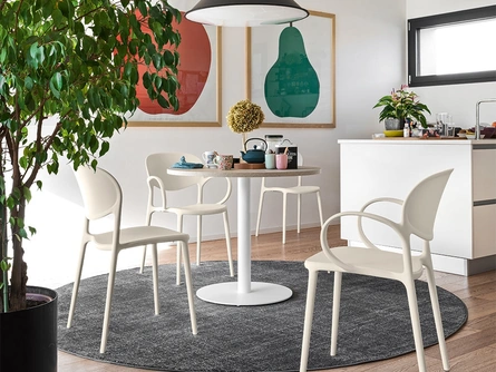 Sedia impilabile in polipropilene Abby di Connubia