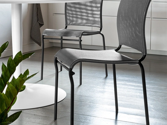 Sedia in metallo e tessuto Air di Connubia