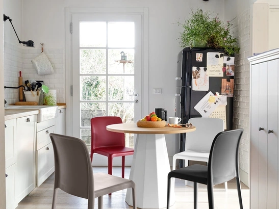 Sedia impilabile in polipropilene Bayo di Connubia