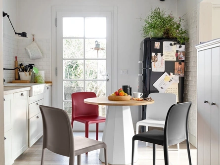 Sedia impilabile in polipropilene Bayo di Connubia