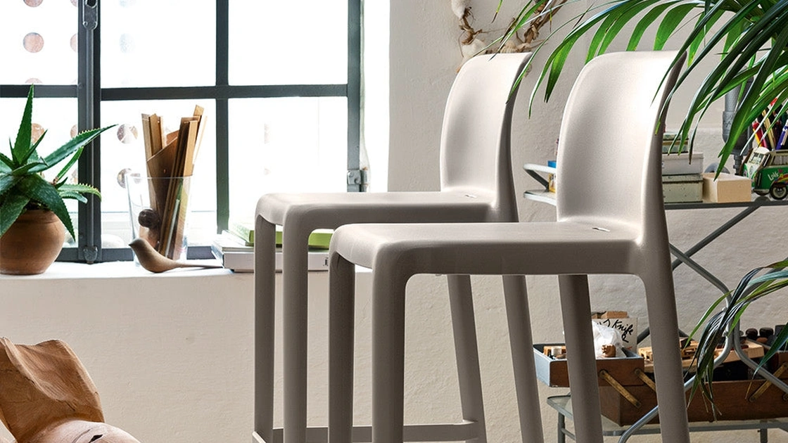 Sgabello impilabile in polipropilene Bayo di Connubia