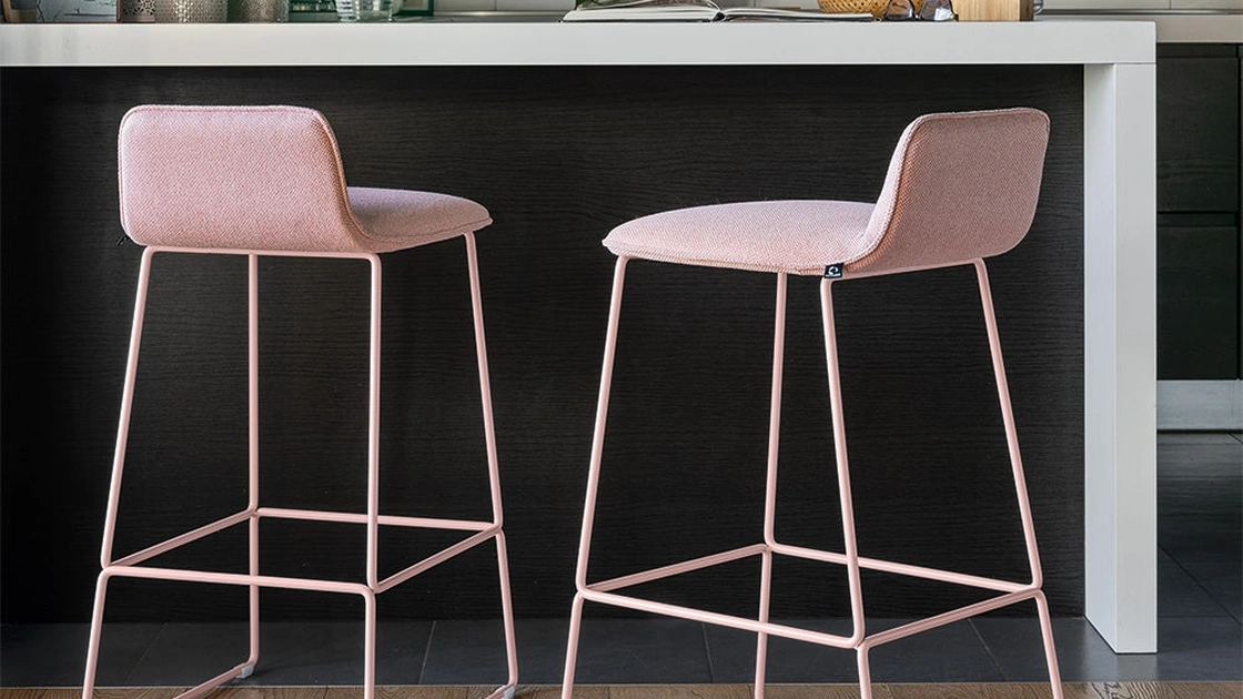 Sgabello in tessuto imbottito Riley Soft di Connubia