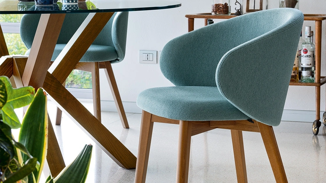 Sedia Tuka in tessuto imbottito di Connubia