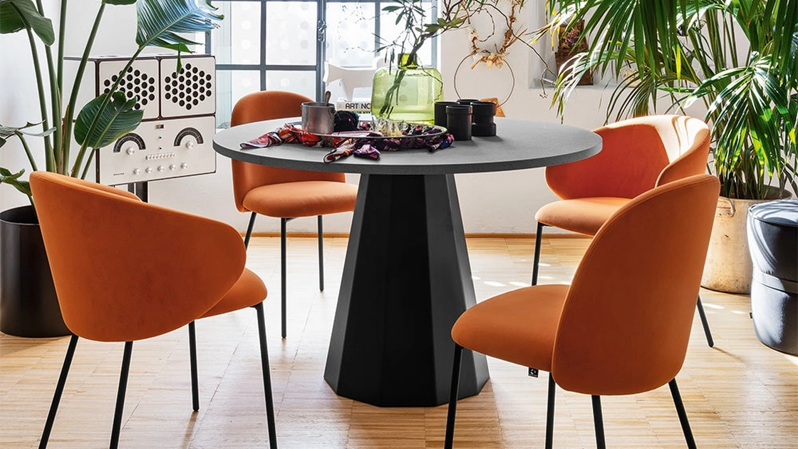 Sedia Tuka in tessuto imbottito di Connubia