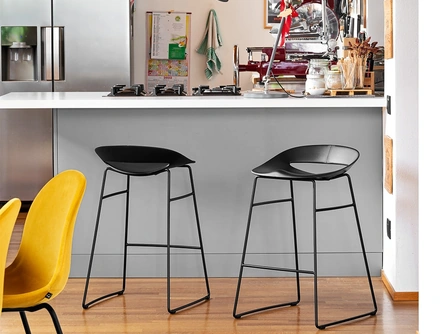 Sgabello Cosmopolitan in polipropilene di Connubia