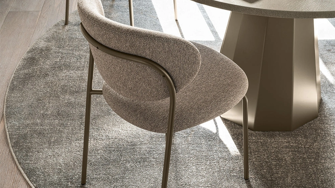 Sedia Cozy in tessuto imbottito di Connubia