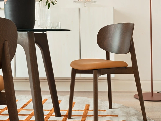 Sedia in legno dal design classico Eide di Connubia