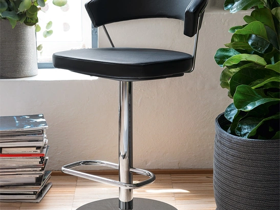 Sgabello regolabile in altezza New York di Connubia