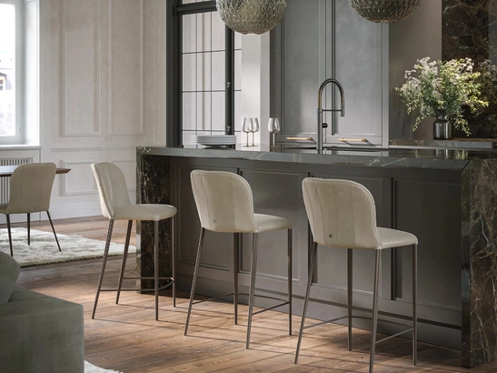 Sgabello Bustier in pelle di Tonin Casa