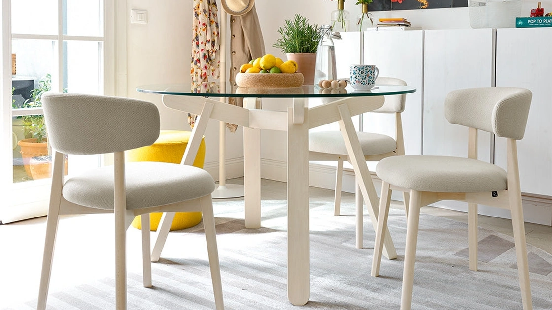 Sedia in tessuto imbottito e legno Talks di Connubia