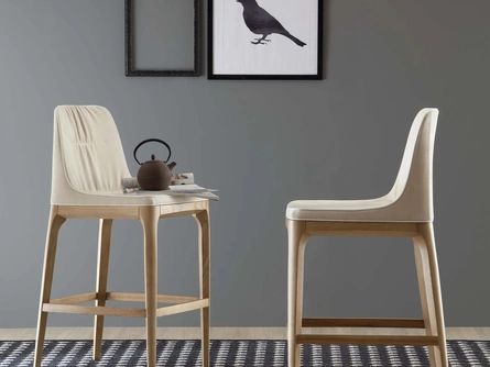 Sgabello in pelle Mivida di Tonin Casa