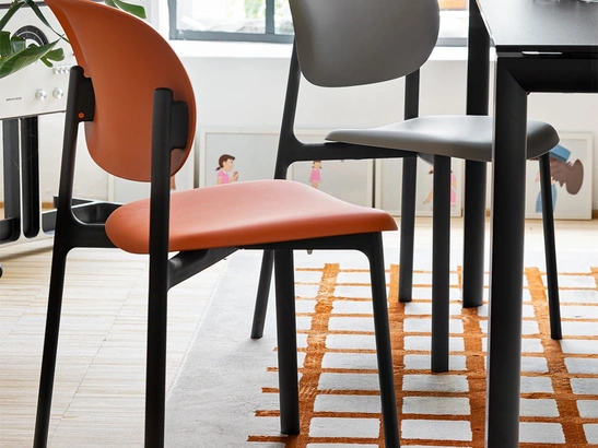 Sedia impilabile in polipropilene riciclato Zero di Connubia