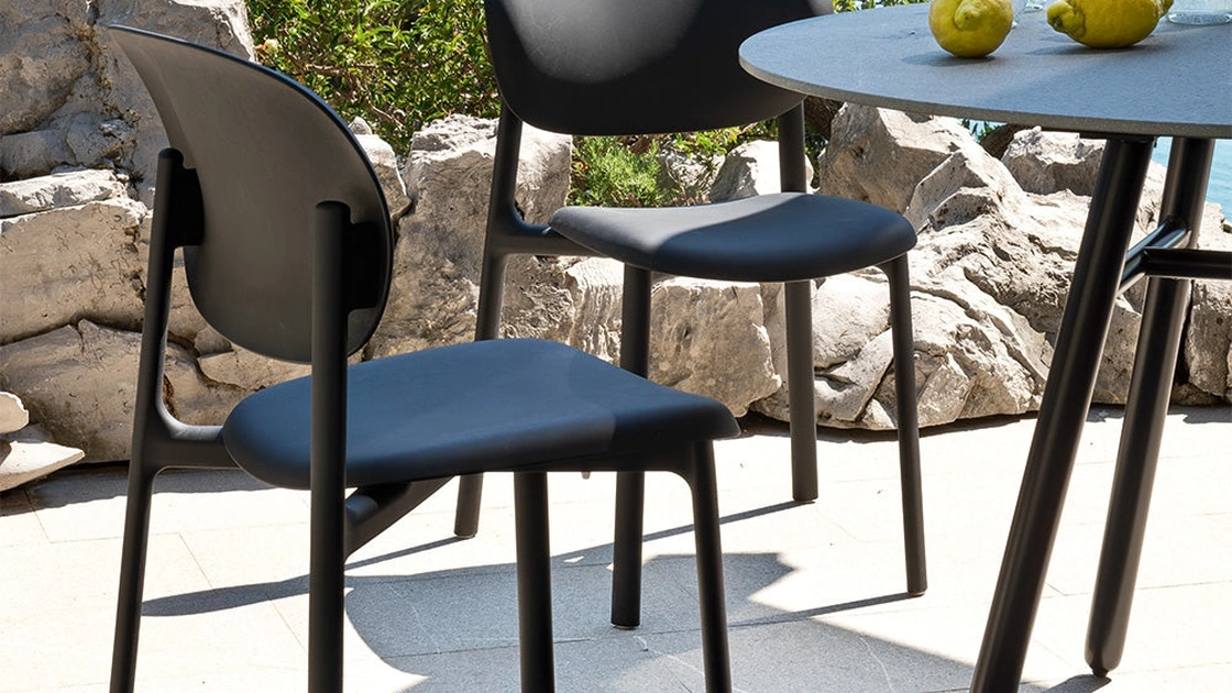 Sedia impilabile in polipropilene riciclato Zero di Connubia